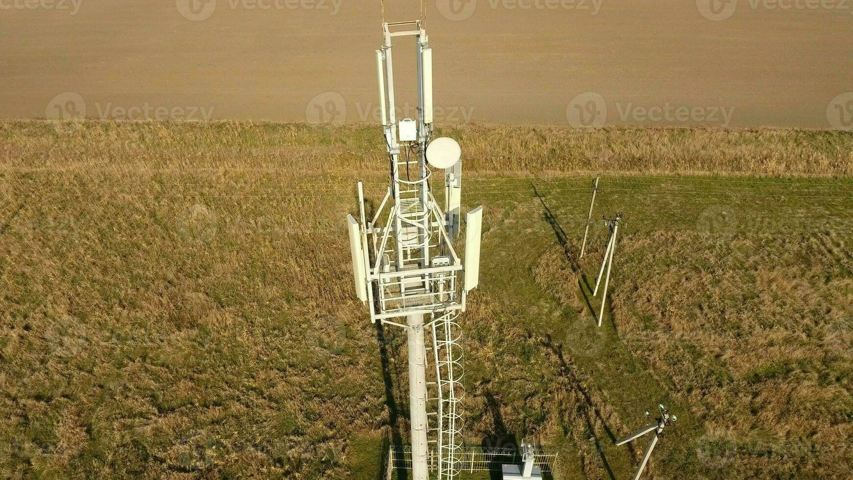 uitrusting voor doorgeven cellulair en mobiel signaal. cellulair toren. foto