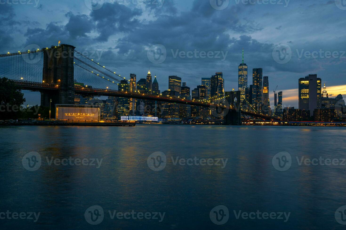 Manhattan Bij zonsondergang foto