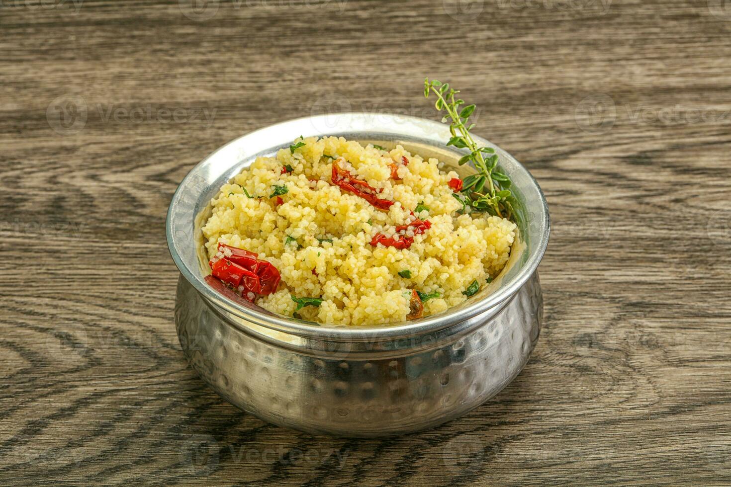 vegetarische uisine - couscous met groenten foto