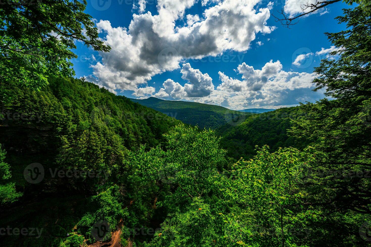 bovenstaand de waterval foto