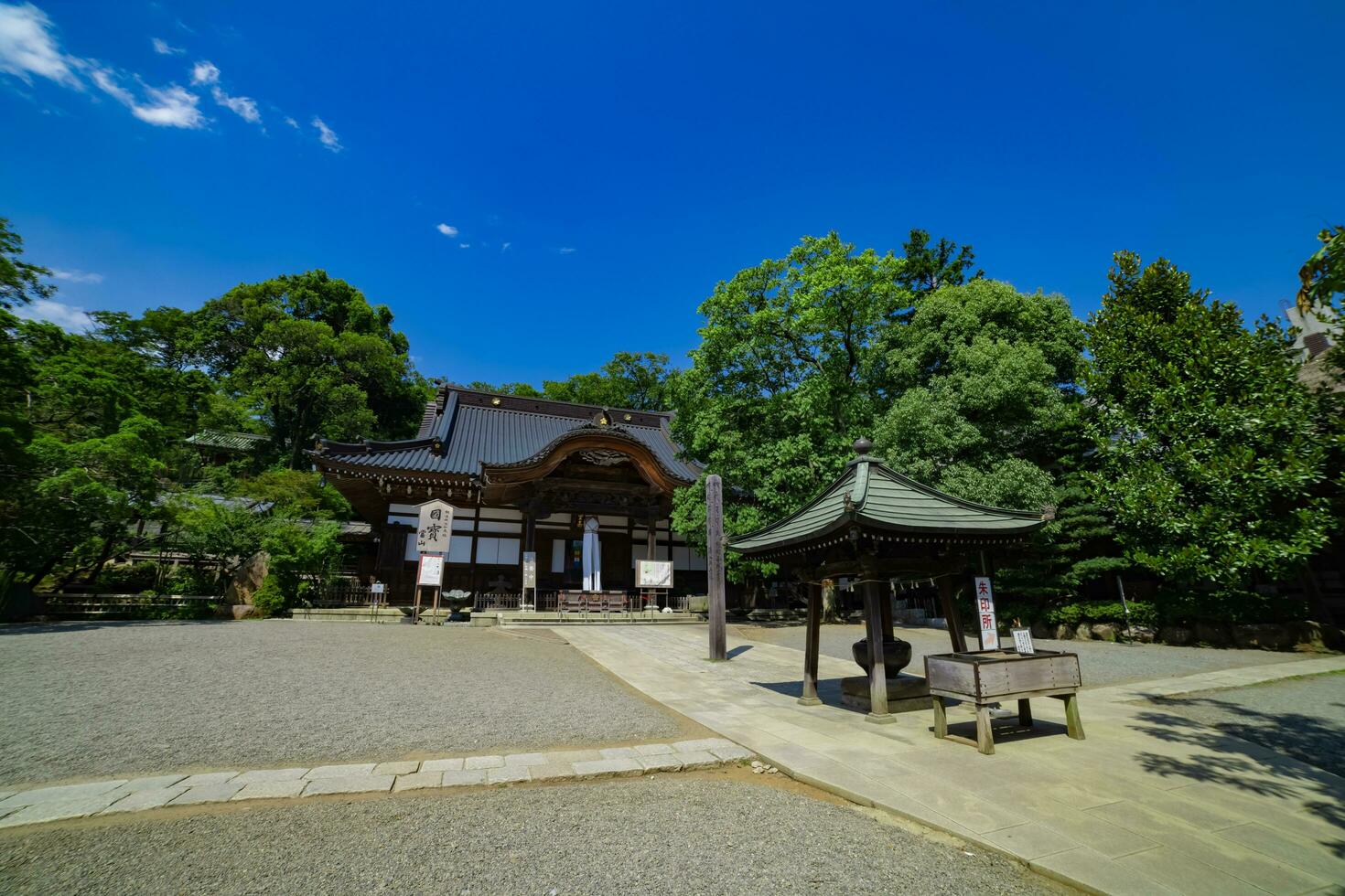 een Japans traditioneel tempel jindaiji Bij de oud fashioned straat in tokyo breed schot foto