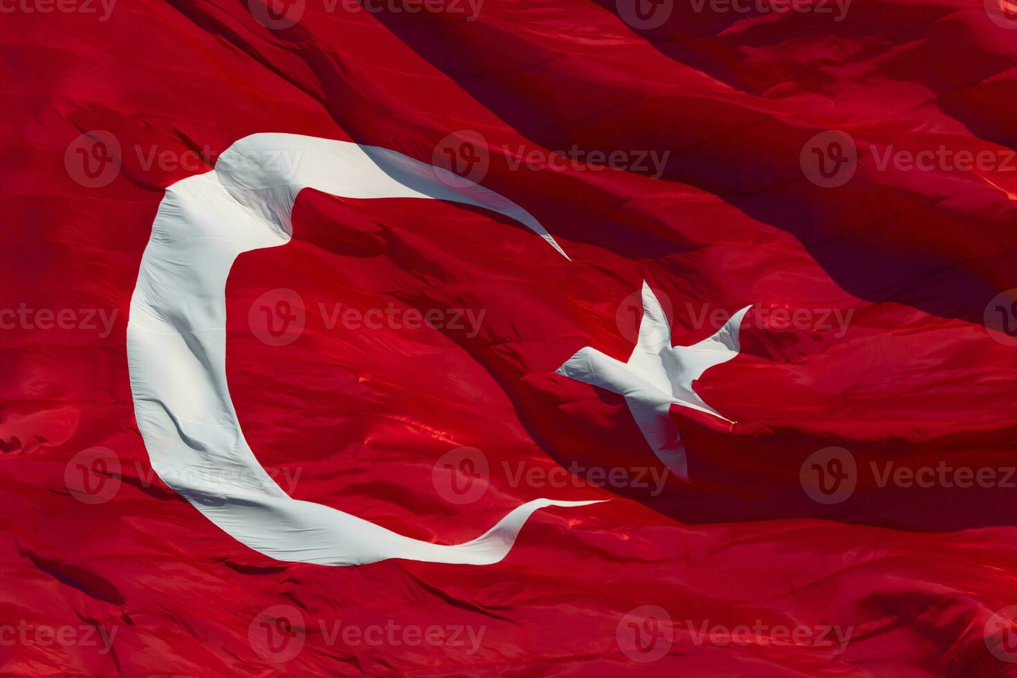 golvend Turks vlag in vol kader visie. foto