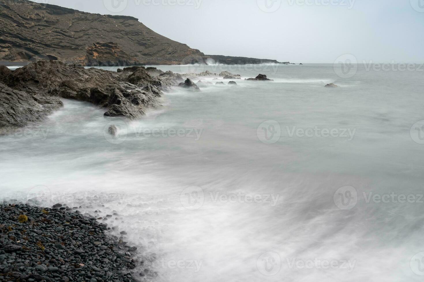 Lanzarote kust in een bewolkt dag foto