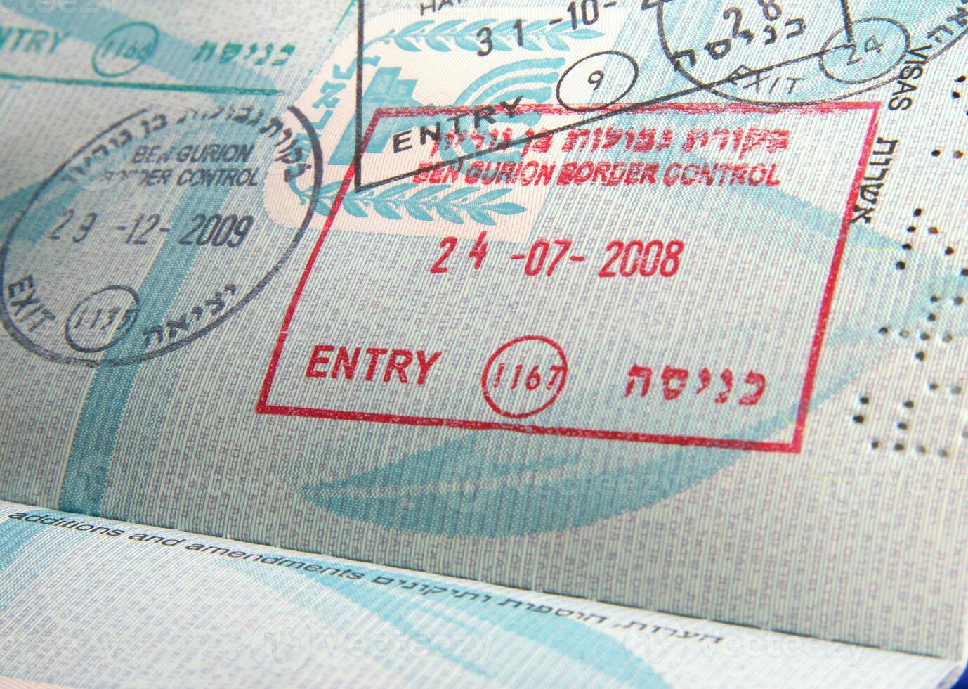 postzegels in paspoort foto