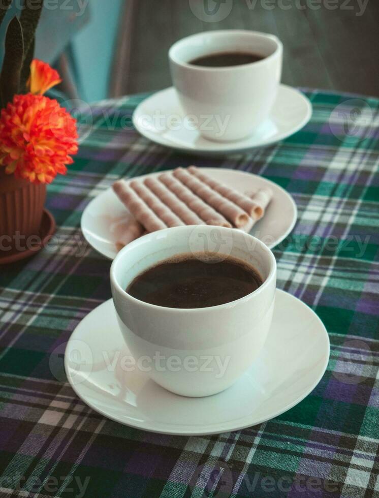 cups van koffie Aan de balkon foto