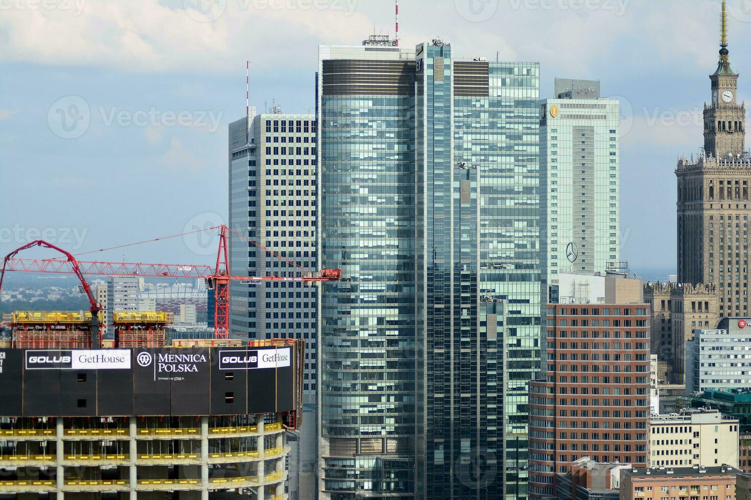 visie van modern wolkenkrabbers in de stad centrum. foto