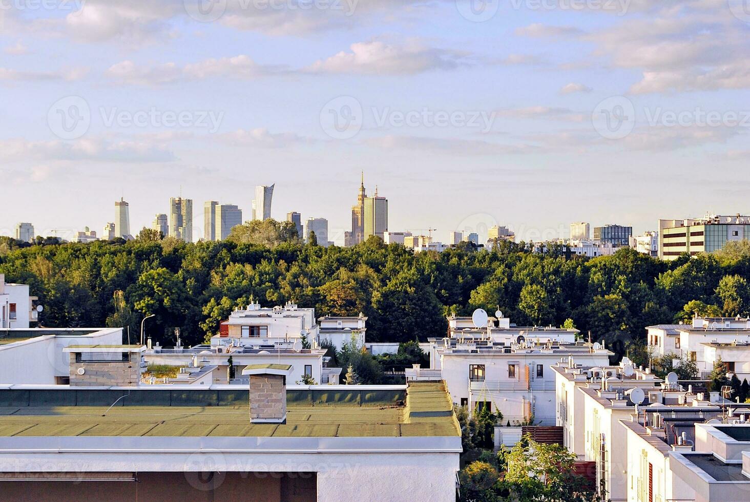 visie van modern wolkenkrabbers in de stad centrum. foto