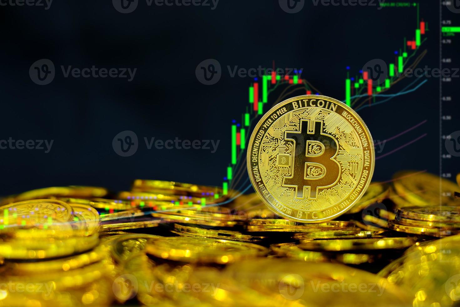 bitcoin cryptocurrency op stapel gouden munten veel foto