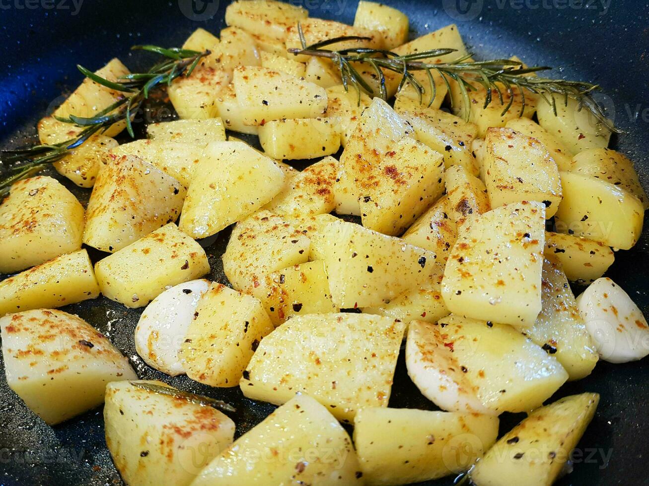 boeren ontbijt geroosterd aardappelen met ham en eieren foto