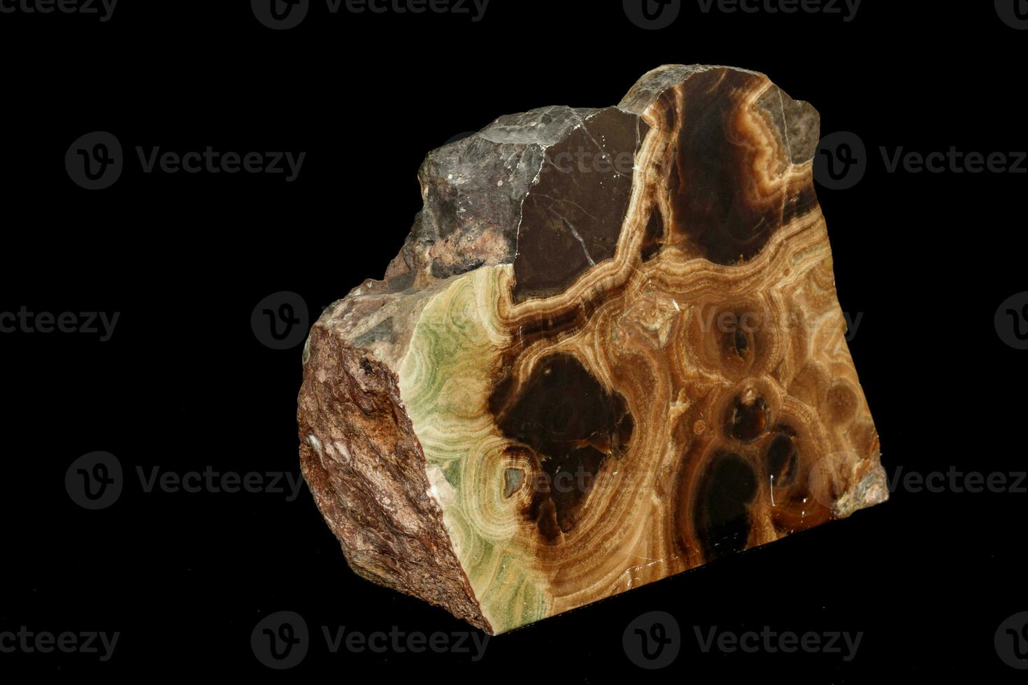 macro steen mineraal onyx marmeren Aan een zwart achtergrond foto