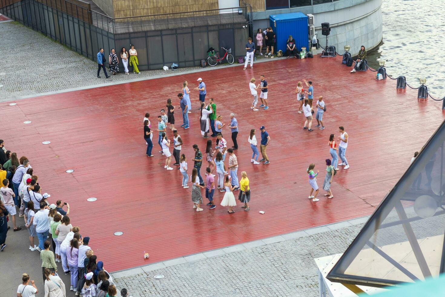 Moskou, Rusland - 07.09.2023 - mensen genieten van dag uit in de gorky park. buitenshuis foto