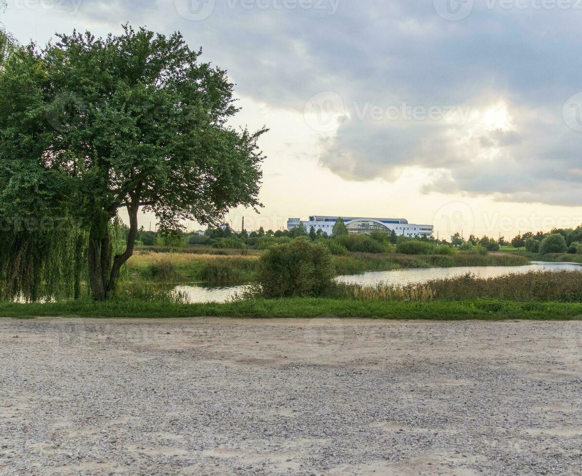 landschap schot van de mooi park. buitenshuis foto