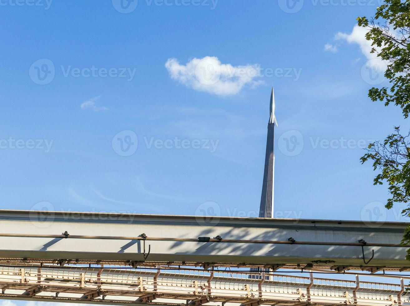 schot van de ruimte raket monument. kunsten foto