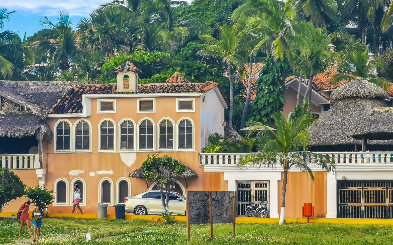 puerto escondido oaxaca Mexico 2022 typisch mooi kleurrijk toerist straat trottoir stad puerto escondido Mexico. foto