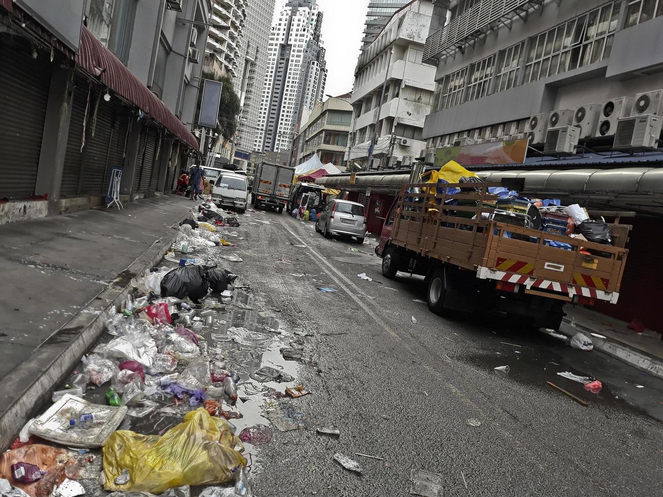 veel afval hari raya aidilfitri ramzan ramadan, kuala lumpur, maleisië foto