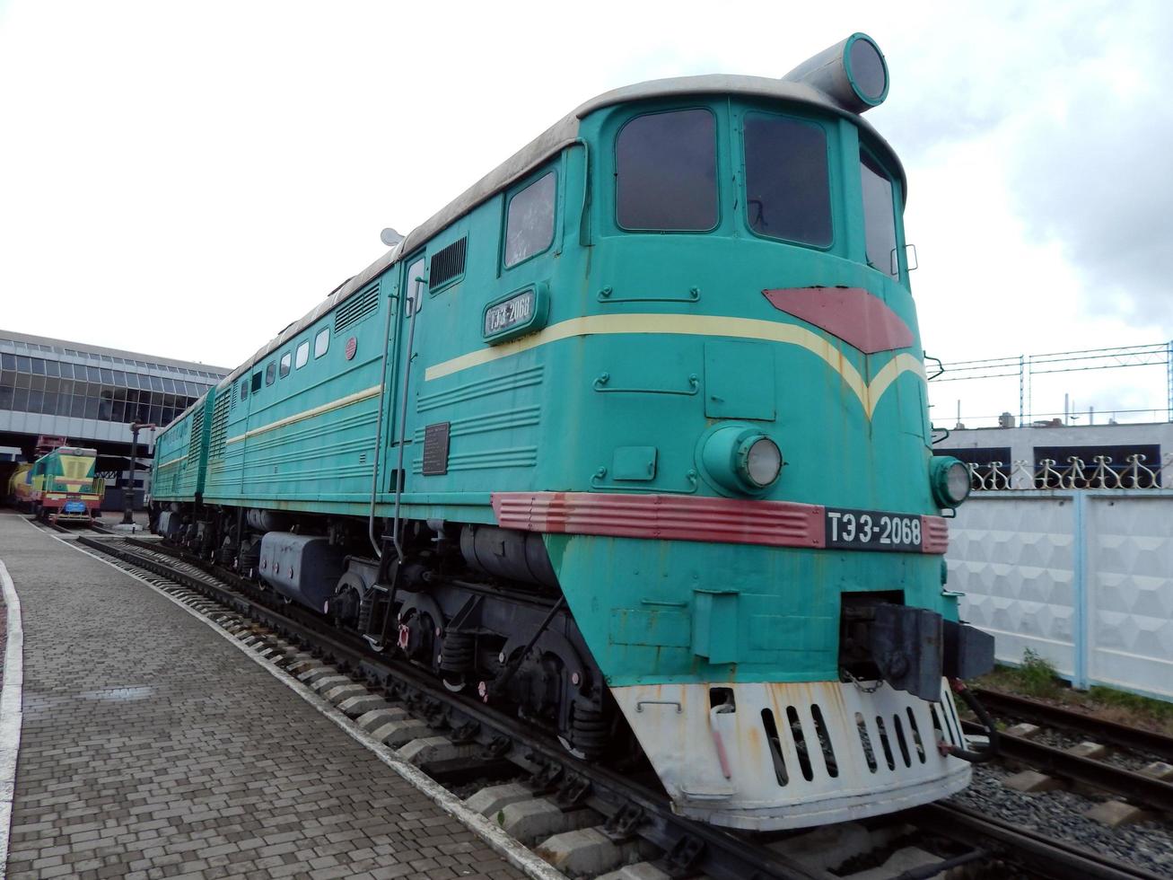 spoorweglocomotief, wagons in de trein foto