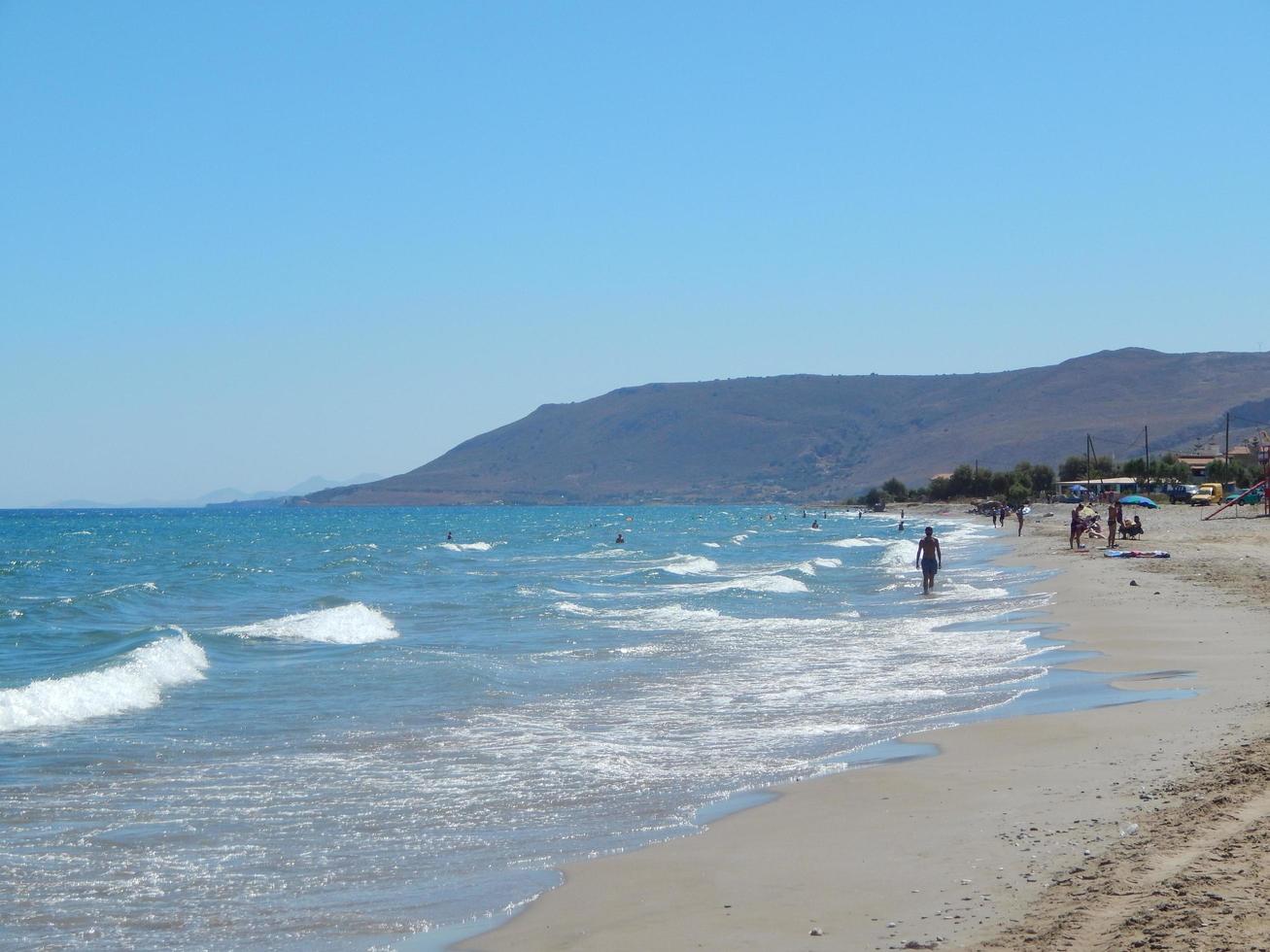 reizen in griekenland op het eiland kreta bergen en de zee foto