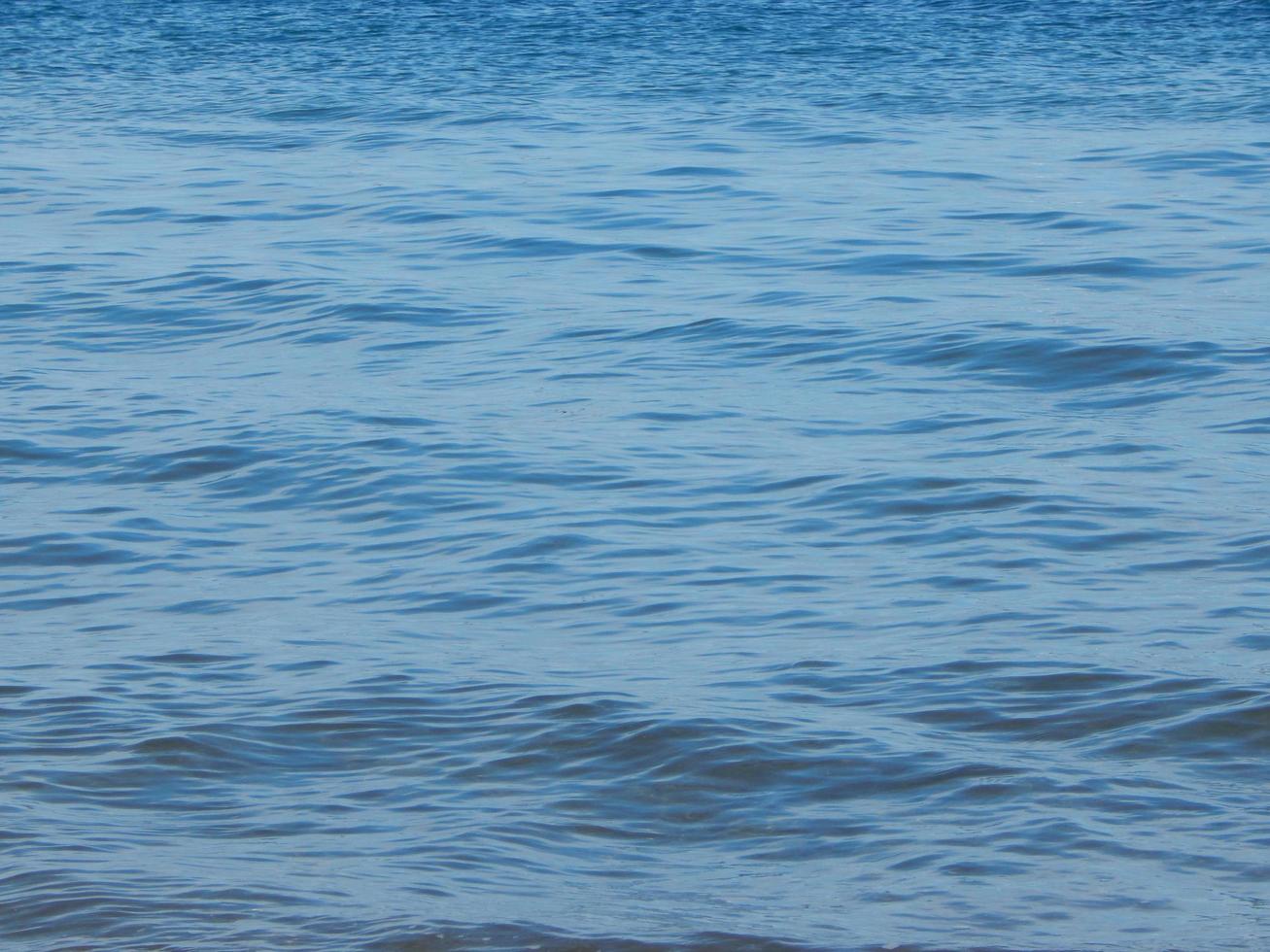 de textuur van het Egeïsche zeewater foto