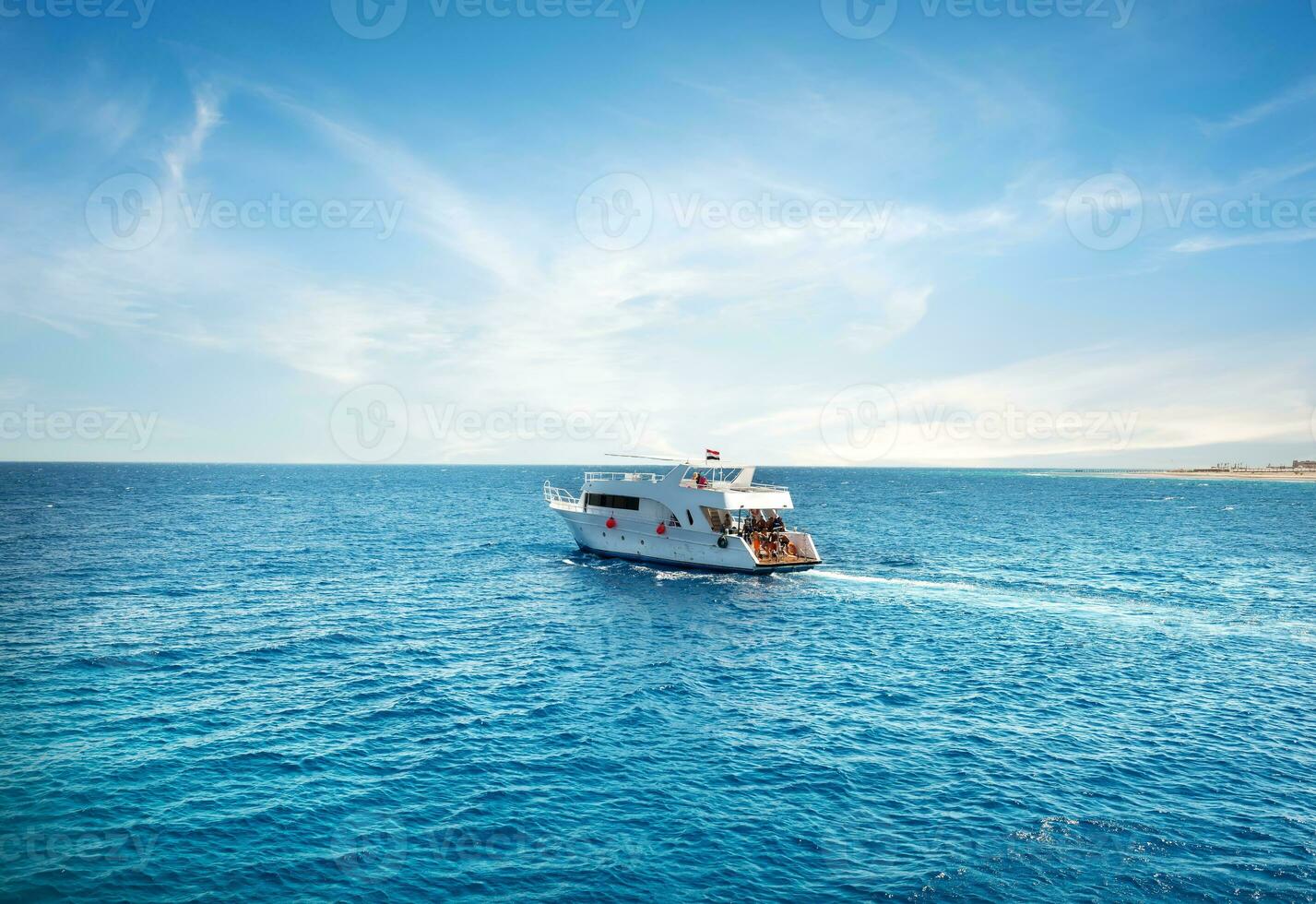 genoegen boot in zee foto