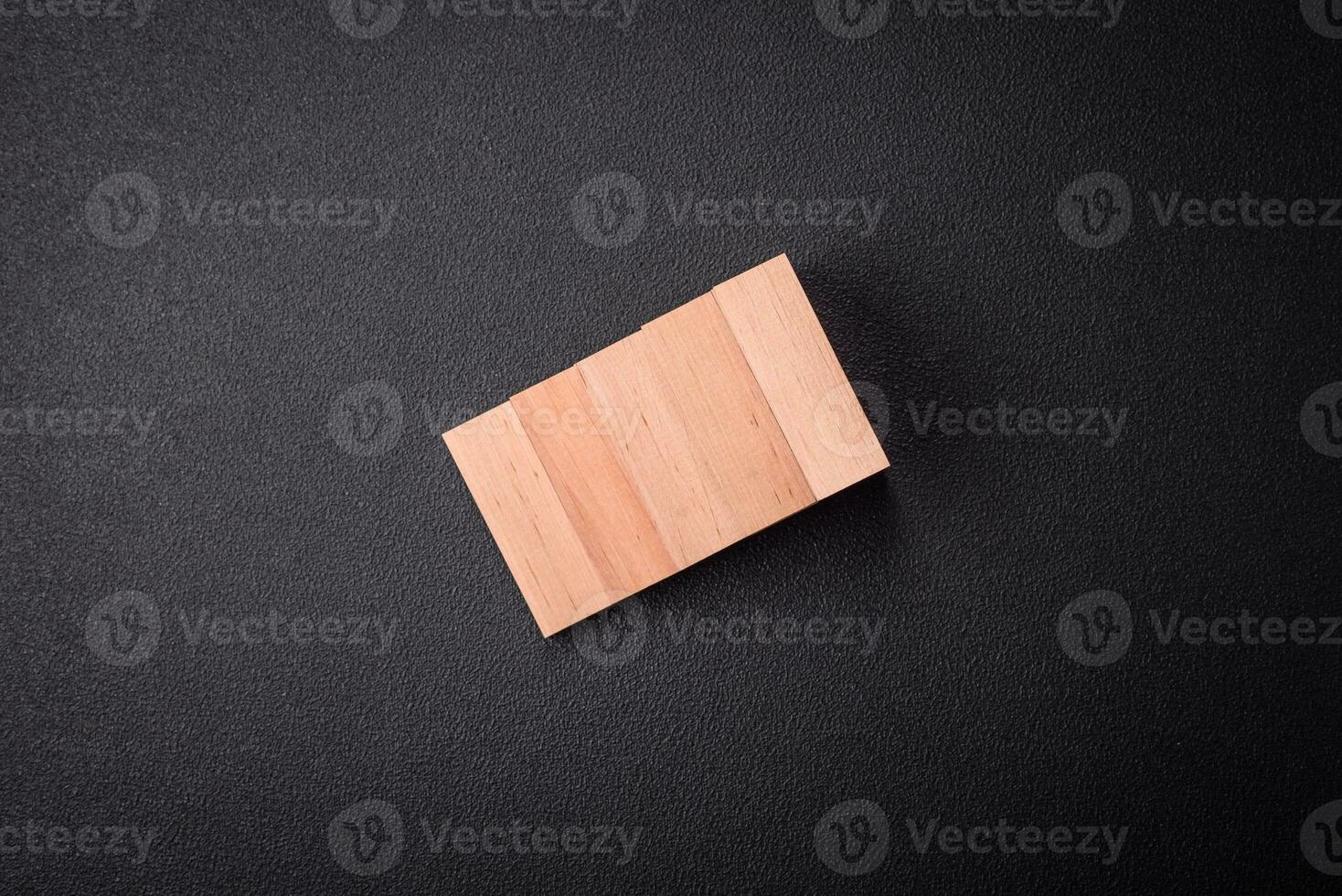 houten stappen gemaakt van blokken net zo een idee van investering en winst groei in bereiken een doel foto
