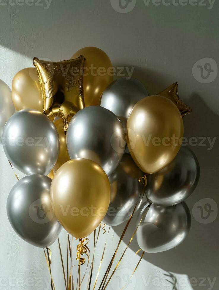 ai gegenereerd ai generatie. wit, zwart, goud en zilver ballonnen en confetti Aan wit achtergrond foto