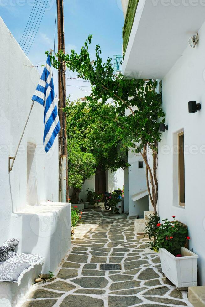 pittoreske naousa stad- straat Aan paros eiland, Griekenland foto