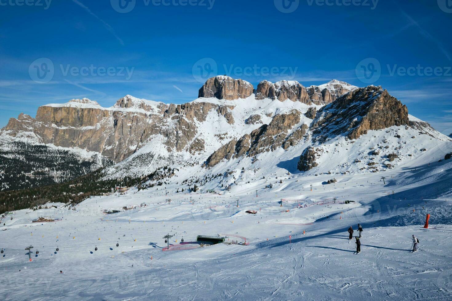 ski toevlucht in dolomieten, Italië foto