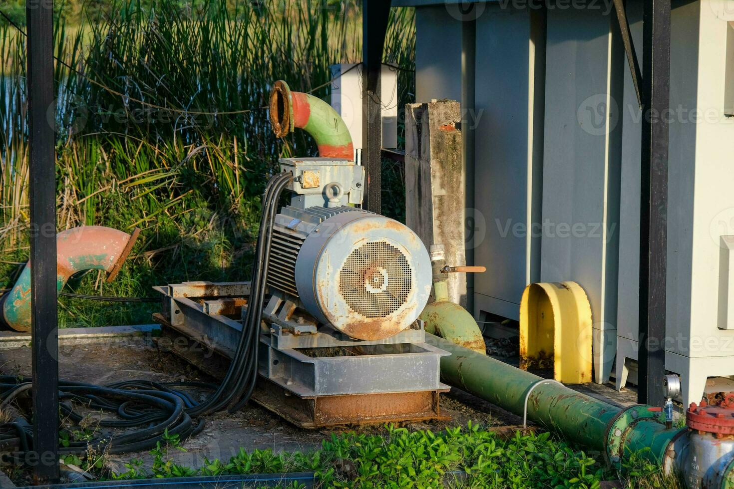 wateren pomp door de vijver. foto