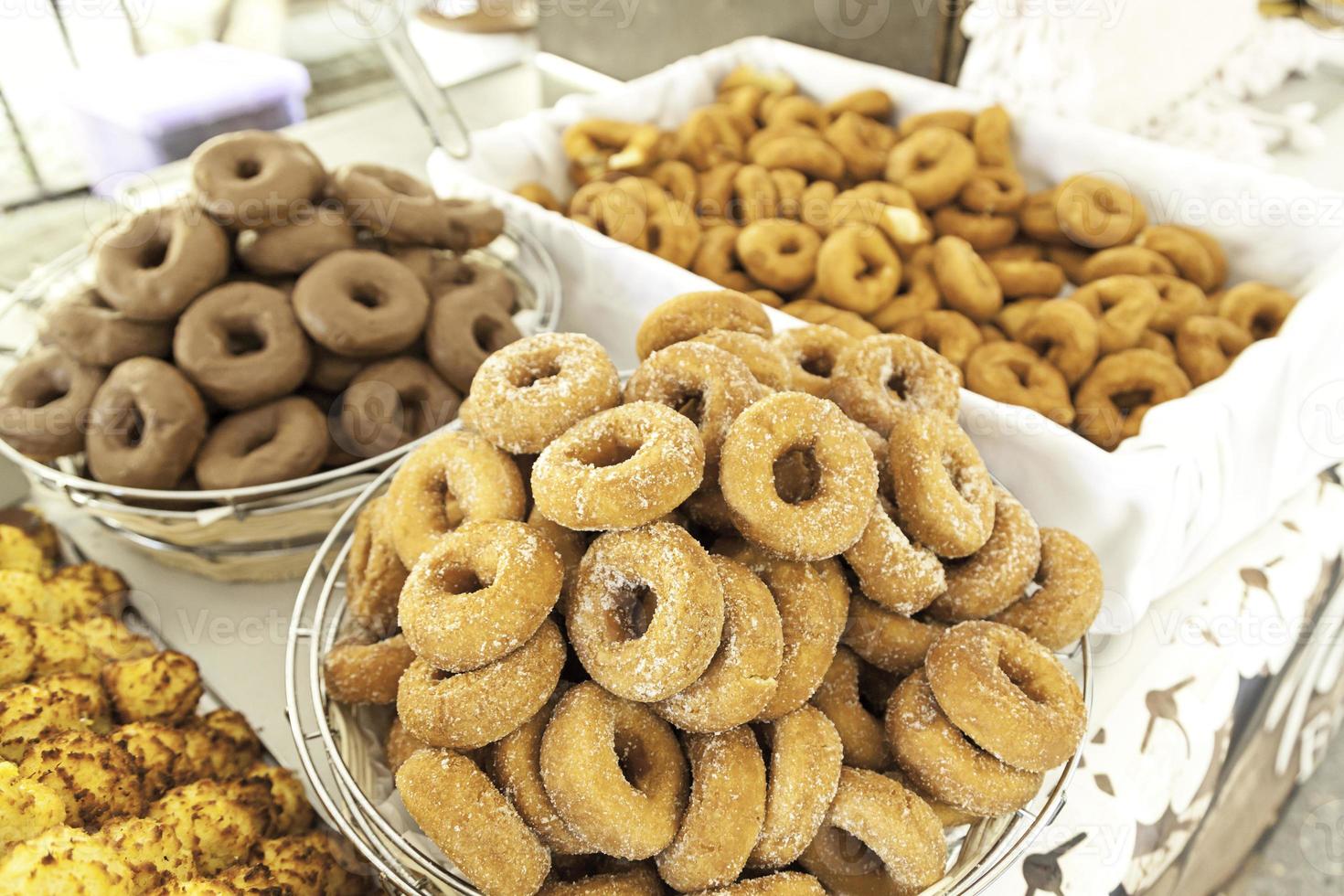 zelfgemaakte gefrituurde donuts foto