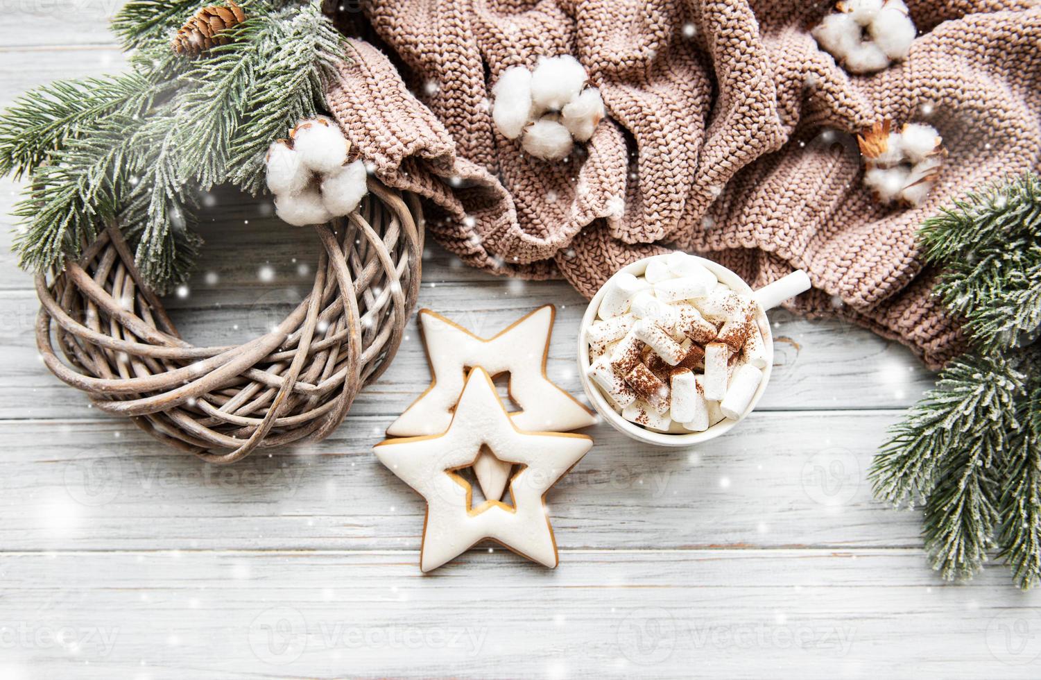 kerstcompositie met koekjes en warme chocolademelk foto