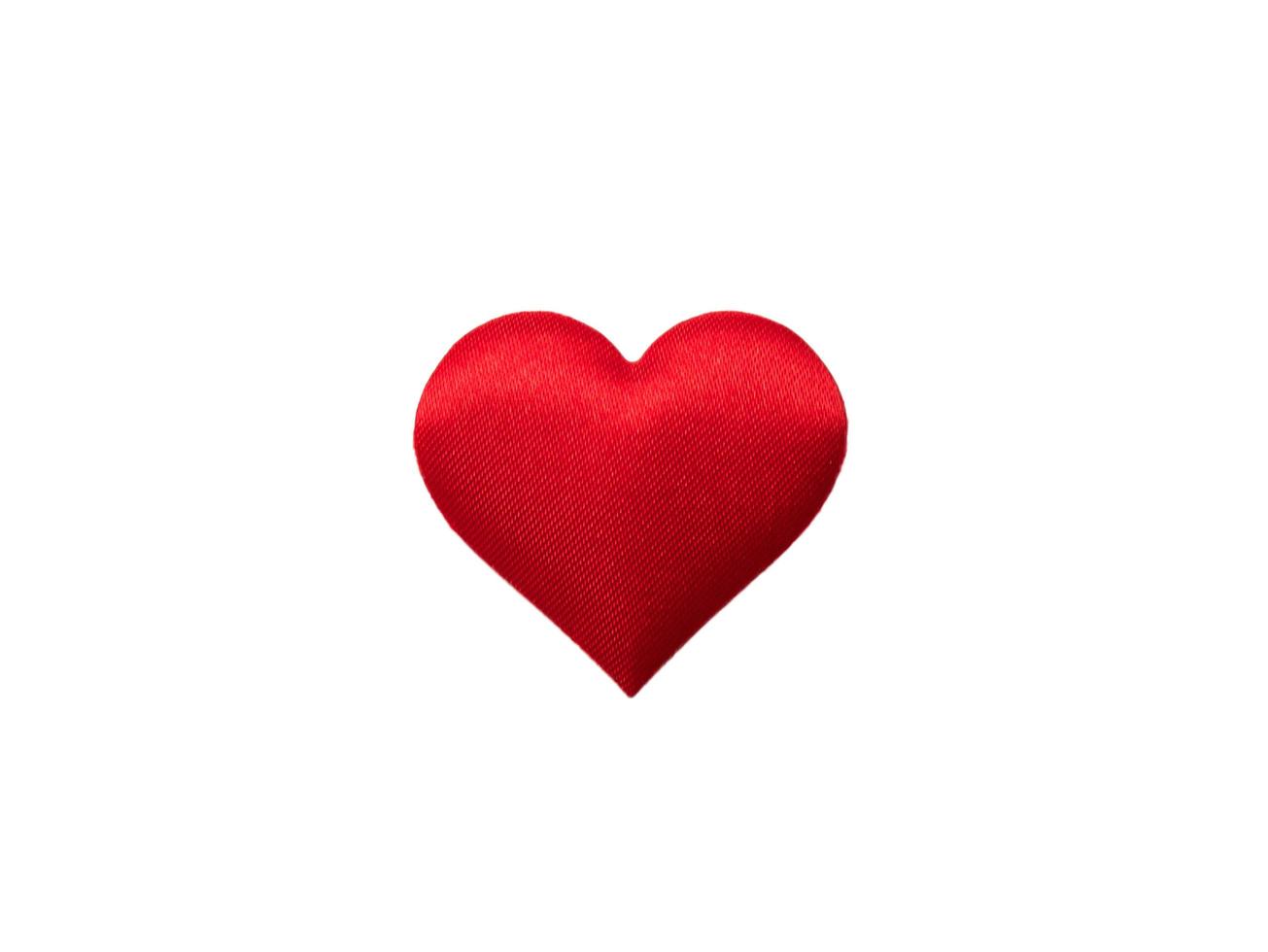 rode mini harten geïsoleerd op een witte achtergrond, Valentijn decoraties, verschillende harten, uitknippad. foto