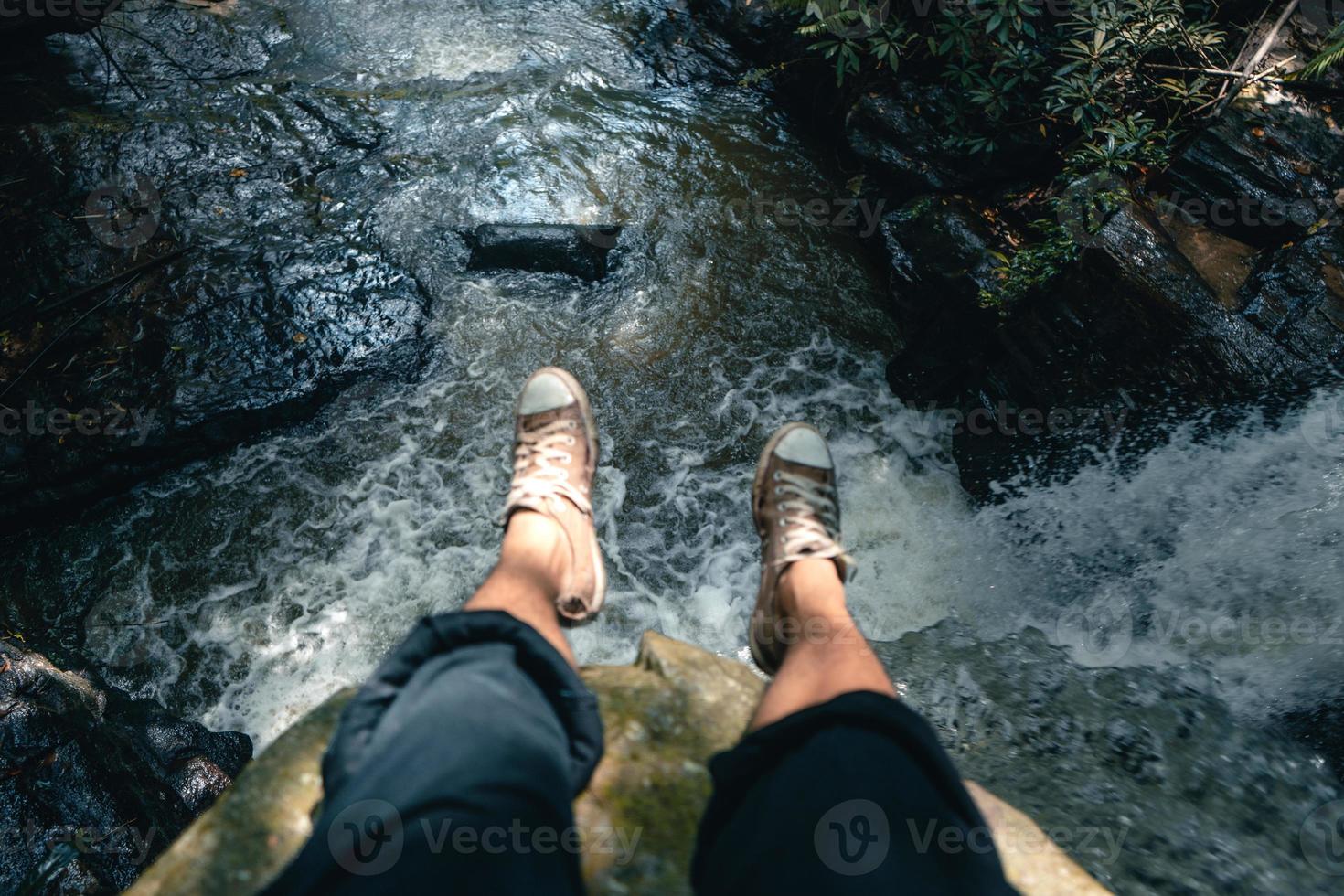 waterval in een tropisch bos overdag foto