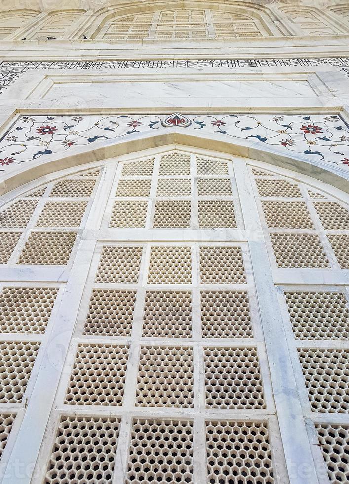 taj mahal agra india mogul marmeren mausoleum gedetailleerde architectuur textuur. foto