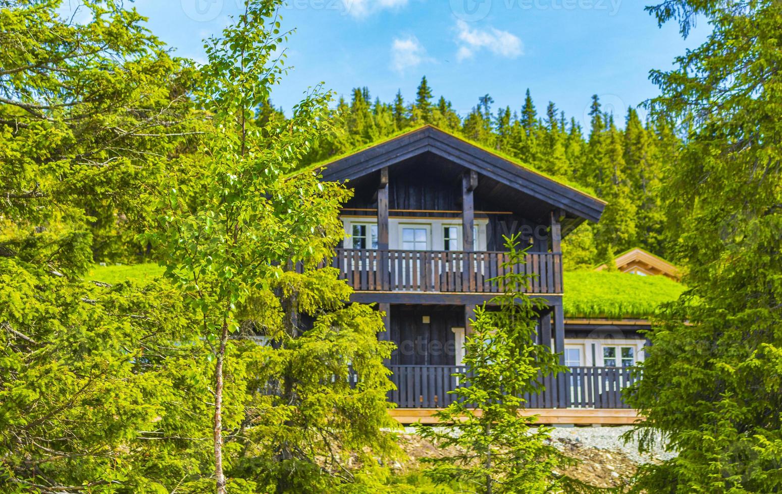 mooie panorama huisjes hutten bergen kvitfjell skigebied favang noorwegen. foto