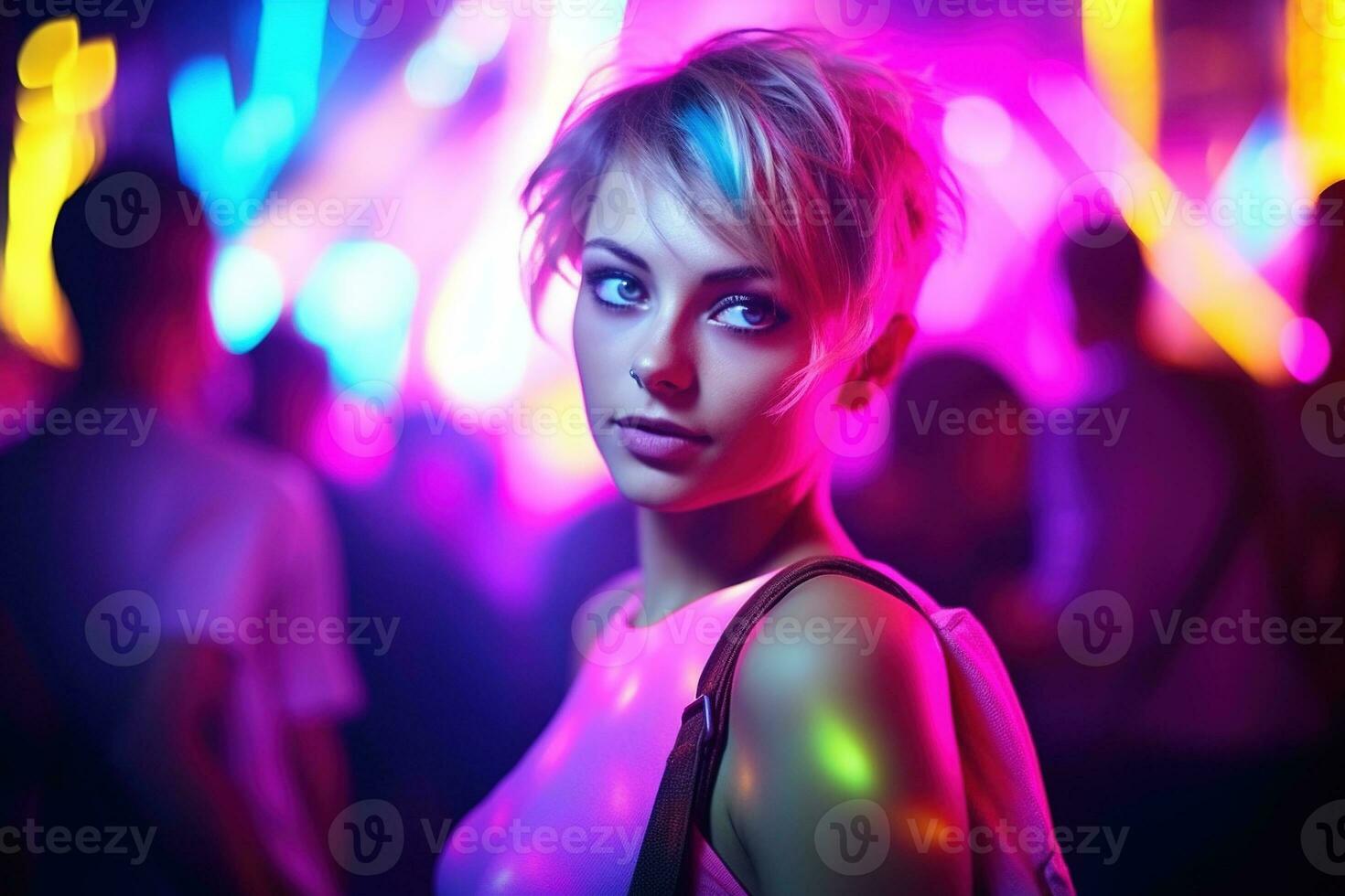ai gegenereerd portret van een mooi meisje met kort haar- dansen in een nachtclub foto