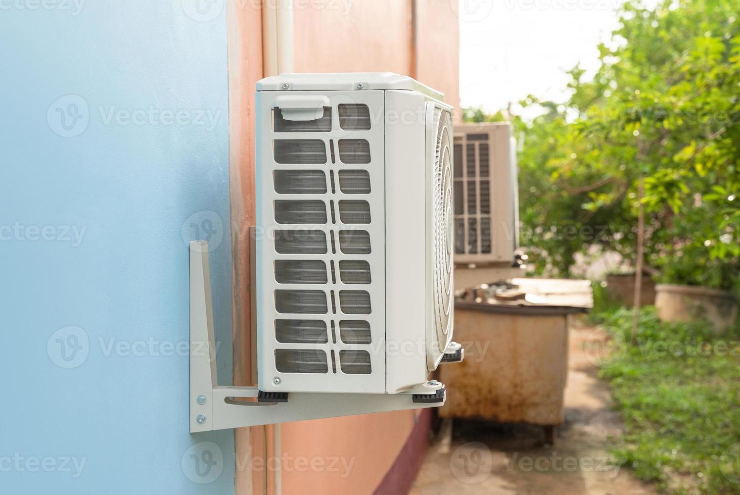 condensatie-eenheid van airconditioningsystemen. foto