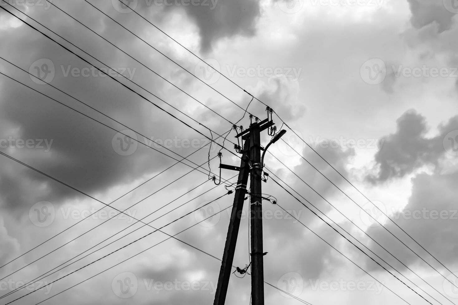 macht elektrisch pool met lijn draad Aan licht achtergrond dichtbij omhoog foto