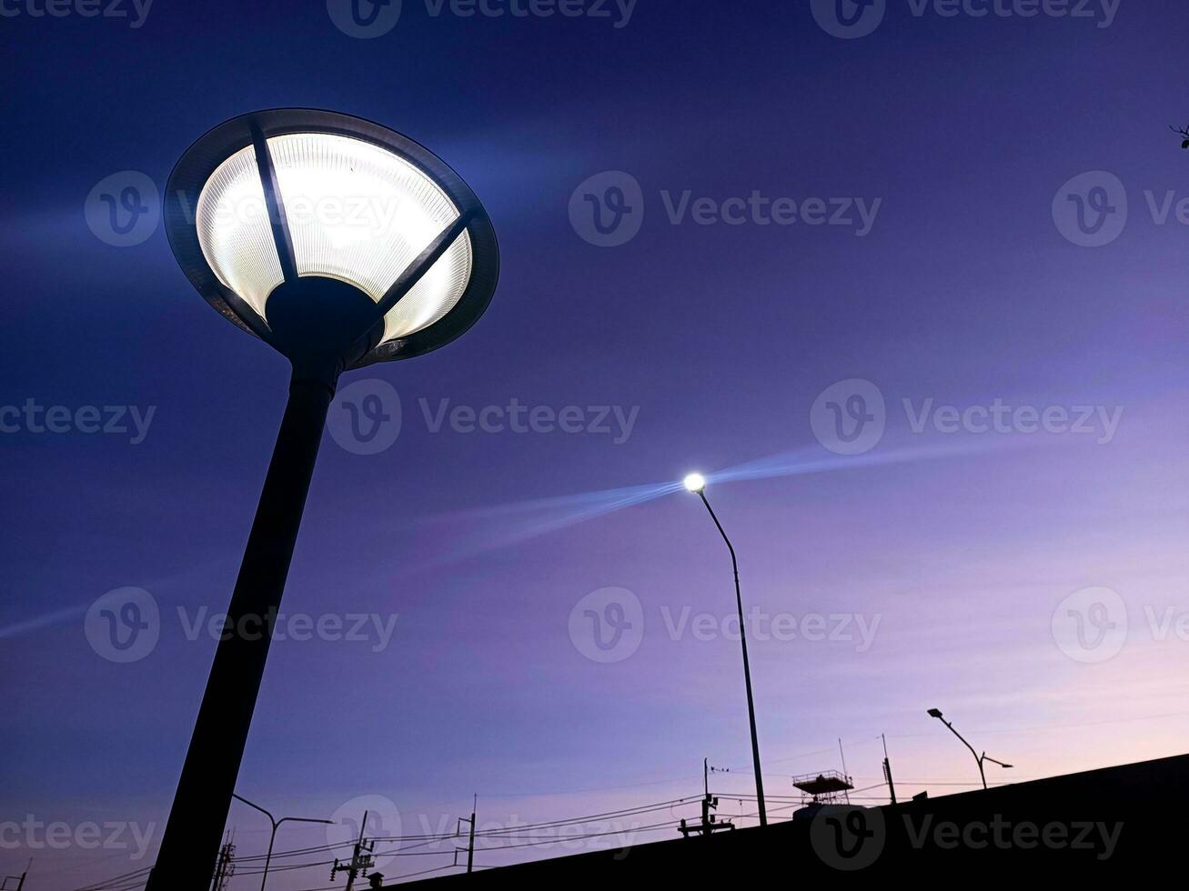 ochtend- in de nacht lucht met helder licht foto