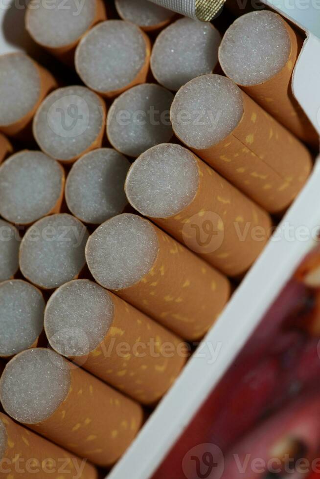 aantal van sigaretten geïsoleerd tabak Gevaar dichtbij omhoog stoppen roken ophouden sigaret slecht gewoonte nicotine junkie groot grootte hoog kwaliteit ogenblik drukken foto