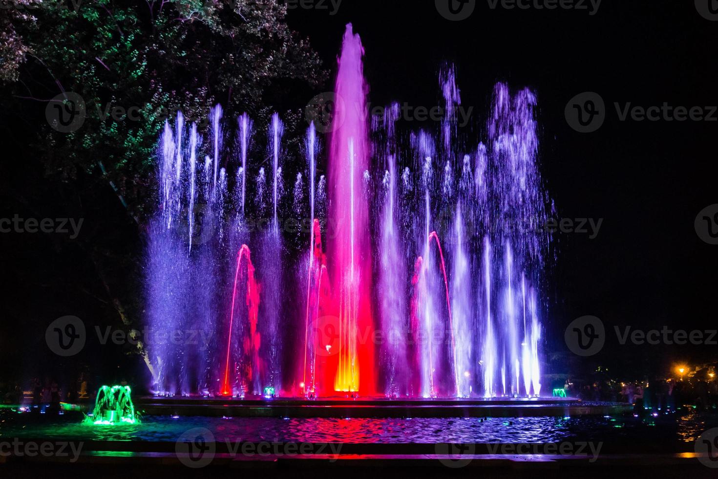 kleurrijke muzikale fontein foto