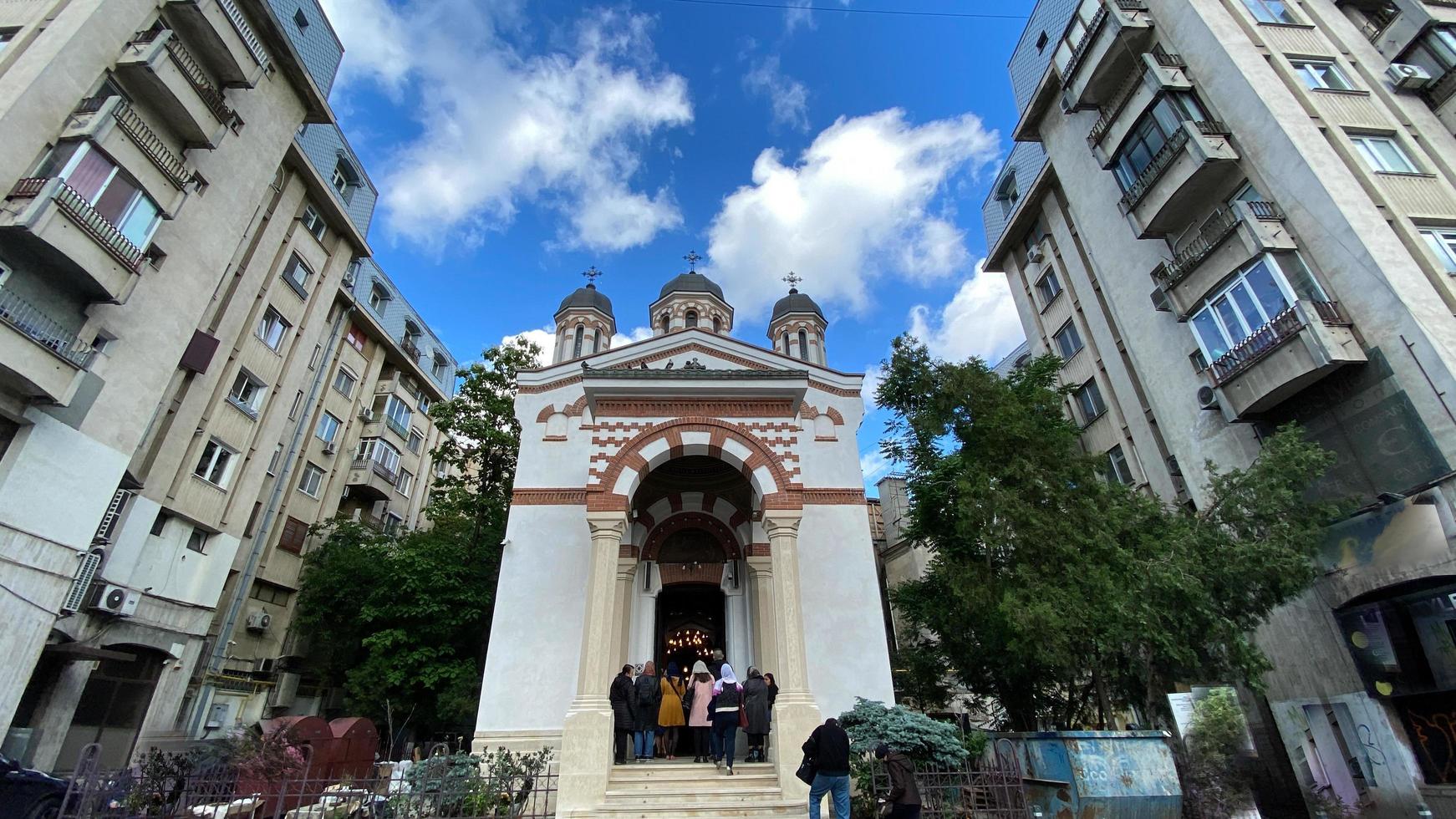 Boekarest, Roemenië 2021- klassieke oude Roemeense christelijke orthodoxe kerk foto