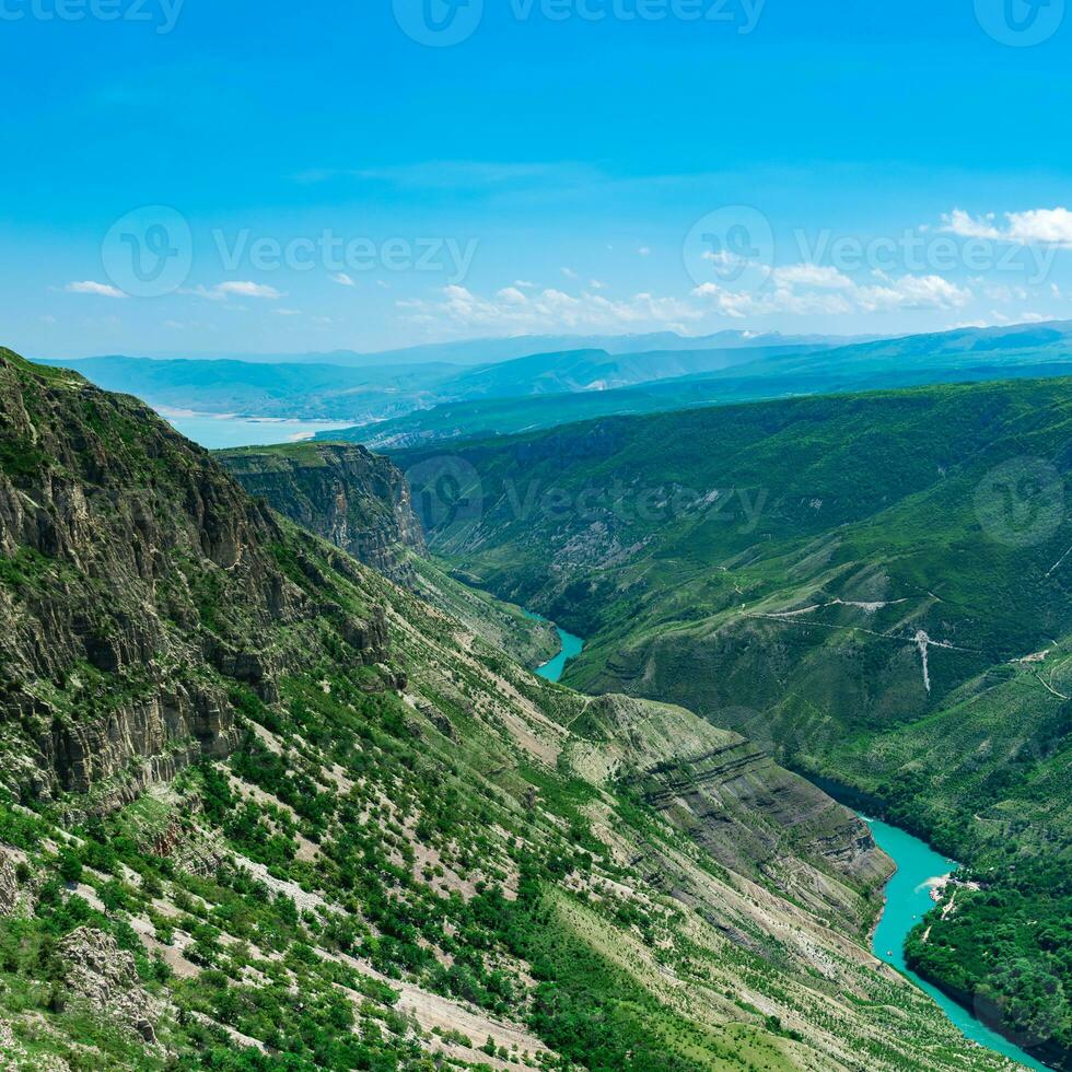 berg landschap, visie van de Ravijn van de sulak rivier- in dagestan foto