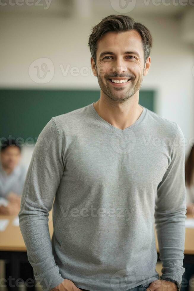 ai gegenereerd een knap mannetje leraar glimlacht in klas met studenten foto