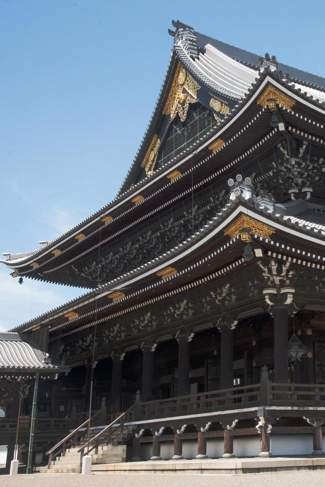 prachtige shintoïstische tempel in Kyoto, Japan, op een zonnige dag foto