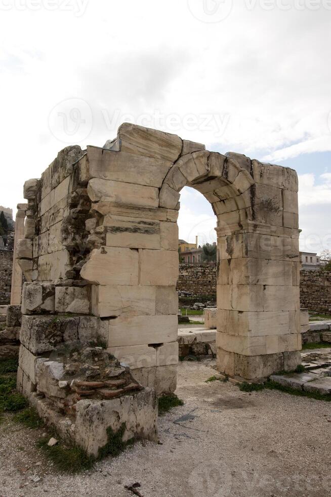 oude ruïnes van hadriërs bibliotheek Aan de noorden kant van de acropolis Athene, Griekenland foto