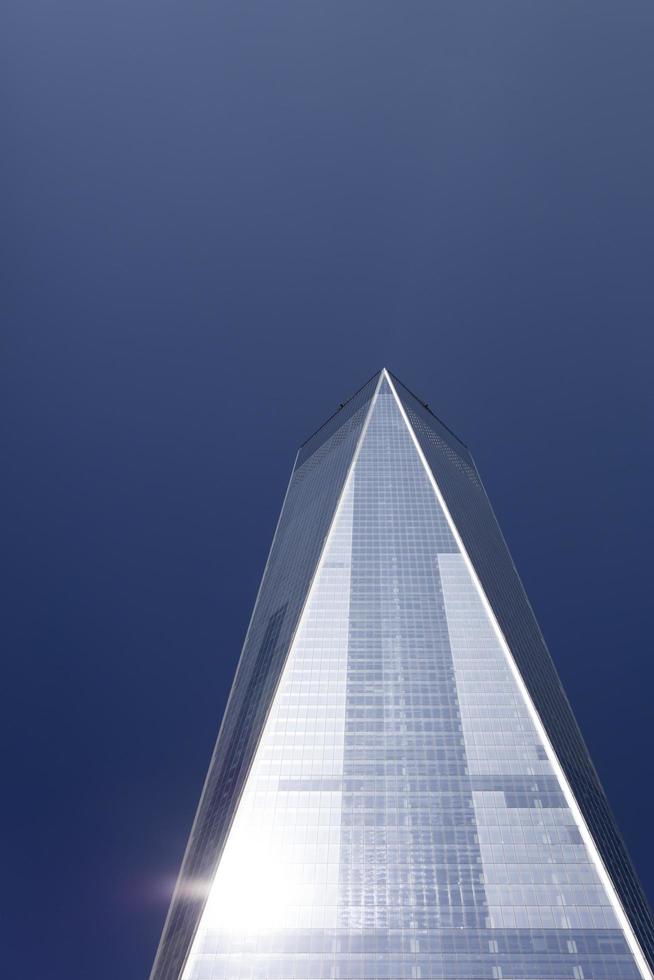 New York, Verenigde Staten, 30 augustus 2017 - detail van één wereldhandelscentrum in New York. met 541m is het het hoogste gebouw op het westelijk halfrond. foto