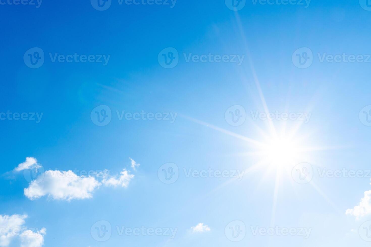 de blauw zomer lucht met wit pluizig wolken. foto van venster Aan de vliegtuig.