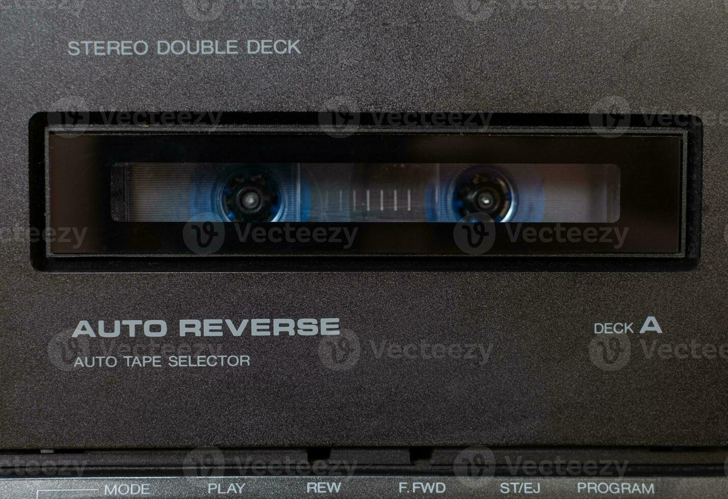 close up front een deckrecorder van de vintage stereo cassettespeler foto