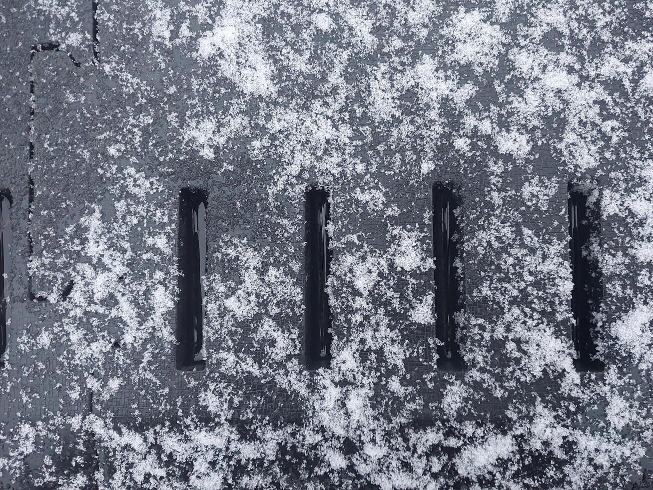 structuur van gedaald sneeuw Aan voorwerpen foto