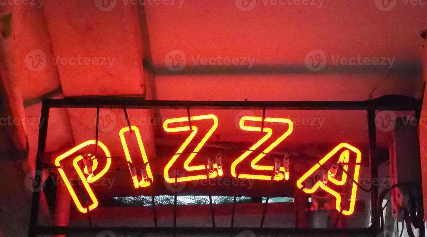 rood neon pizzabord foto